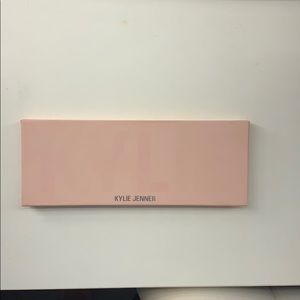 Kylie Jenner 2019 holiday eyeshadow palette